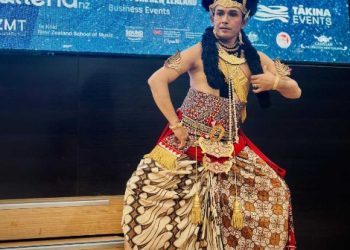 Agus Prasetyo Memesona Publik New Zealand di The 48th ICTMD Lewat Tarian “Topeng Klono”