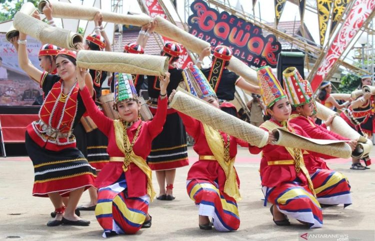 Selami Budaya Dayak Lewat Tradisi Gawai  