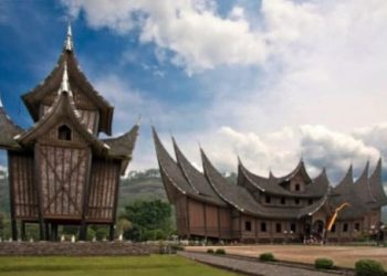 Rumah Bagonjong, Simbol Kekuatan & Kemakmuran Masyarakat Minang    ‎