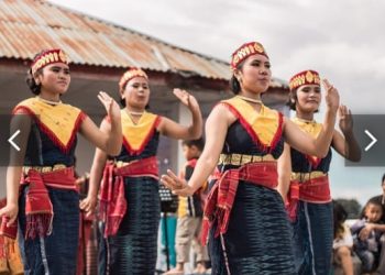 Belaian Kasih Lewat Selembar Ulos