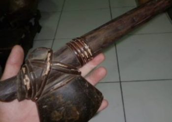 Kapak Batu, Senjata Tradisional dari Alam Papua  ‎