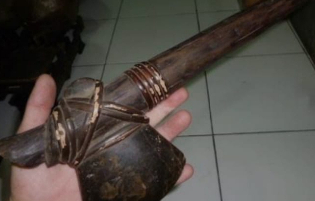 Kapak Batu, Senjata Tradisional dari Alam Papua  