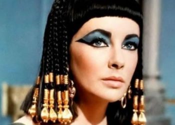 ‎Khol, Make Up Pertama di Atas Dunia