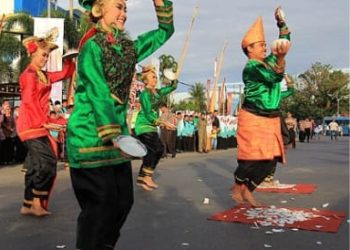 Hubungan antara Manusia, Alam & Sang Khalik dalam Balutan Keindahan Tari Piring   ‎