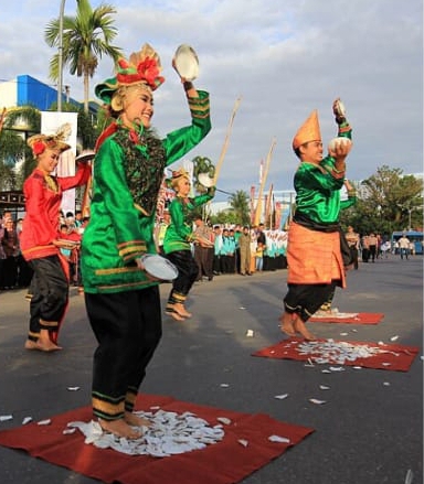 Hubungan antara Manusia, Alam & Sang Khalik dalam Balutan Keindahan Tari Piring 
