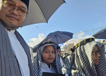 Senyum Merekah di Bibir Fauzan Haviz Antar Putranya Khatam Qur’an   