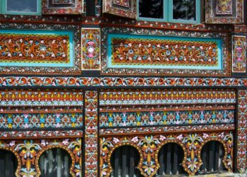 Kearifan Lokal Lewat Ukiran Khas Rumah Gadang   ‎