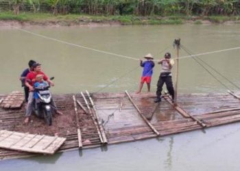 Getek, Perahu Bambu di Belantara Modernisasi   ‎