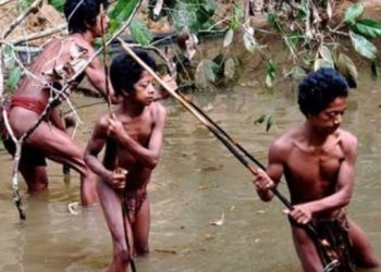 Lebih Dekat dengan Tradisi Berburu & Meramu Suku Anak Dalam 