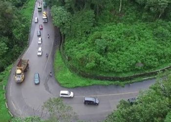 Sitinjau Lauik, Jalur Menantang yang Segera Tinggal Nama