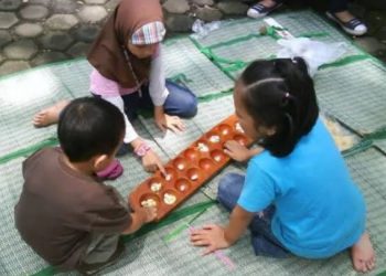 Latih Kesabaran dengan Congklak 