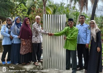 Walinagari Kotobaru Antar Langsung Bantuan untuk Korban Kebakaran 