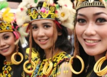 Telingaan, Tradisi Memanjangkan Kuping Masyarakat Dayak  ‎