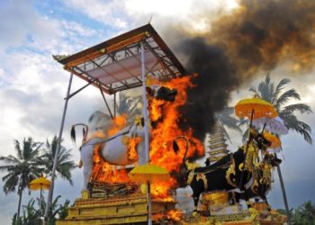 Mengenal Prosesi & Tradisi Ngaben  ‎