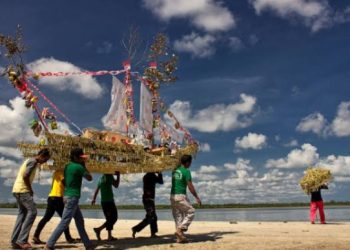 Merawat Laut Lewat Tradisi Buang Jung