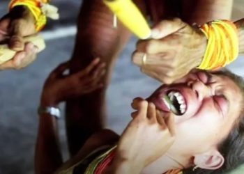 Kerik Gigi, Tradisi Unik Perempuan Mentawai   