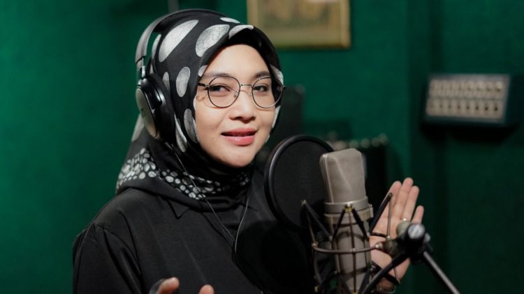 Jejak Spiritualitas dalam Nada: Transformasi Budaya Novi Ayla dari Dangdut ke Religi